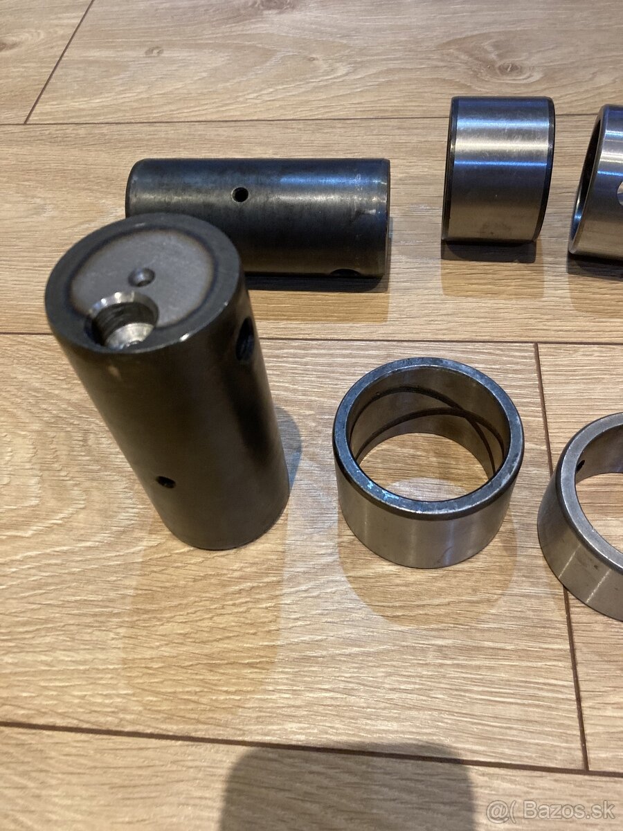 Predám na Caterpillar čapy a púzdra . - 2