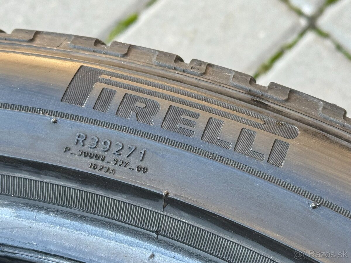 285/35 R22 - 2