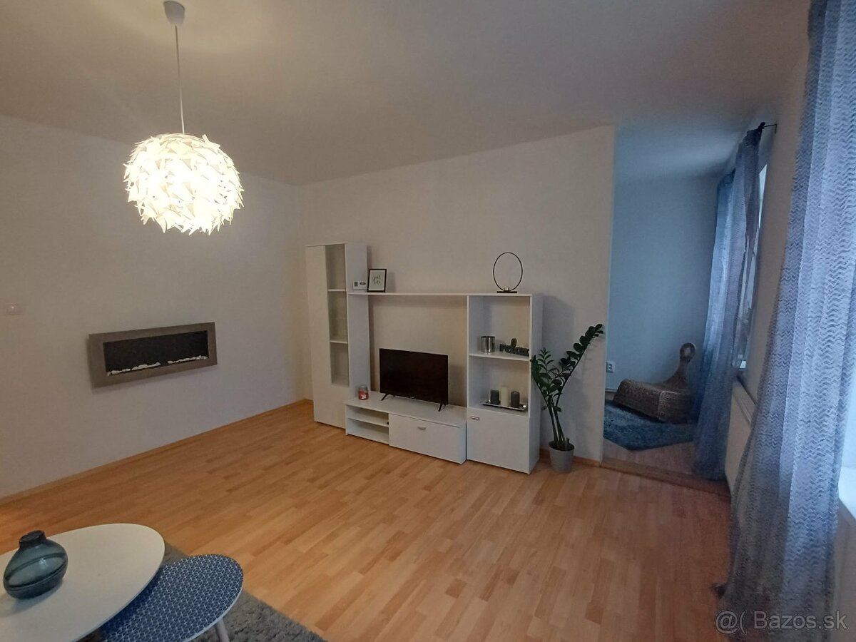 Prenajmem 2,5 izbový byt - 2
