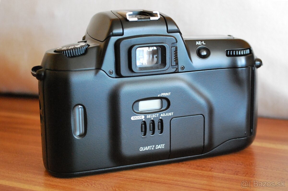 Nikon F60 s dátumovou stenou - 2