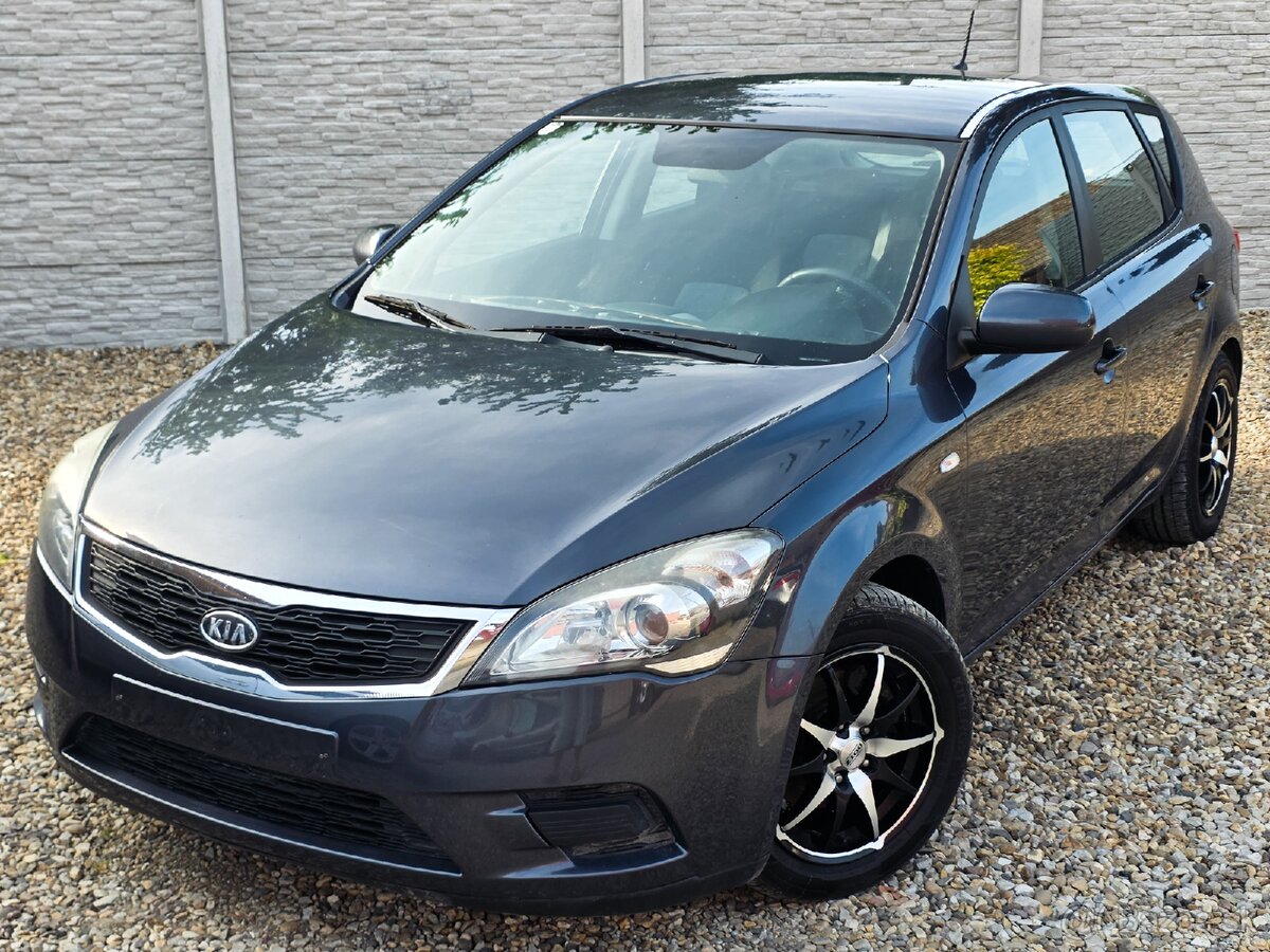 Kia Ceed • 1.4 CVVT • Facelift • mod. 2011 • Veľký Servis - 2