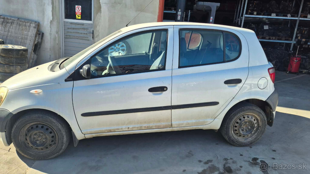 toyota yaris 1,0i 50kw - 2