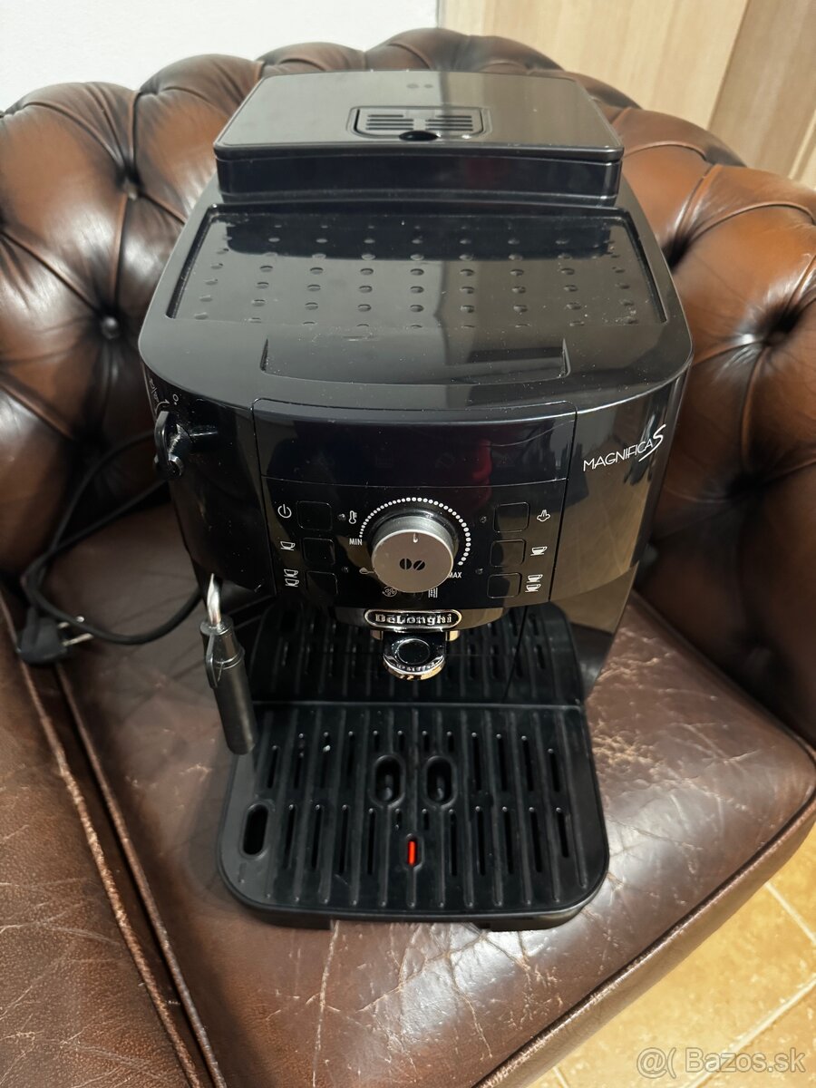 Automatický kávovar Delonghi Magnifica S - 2