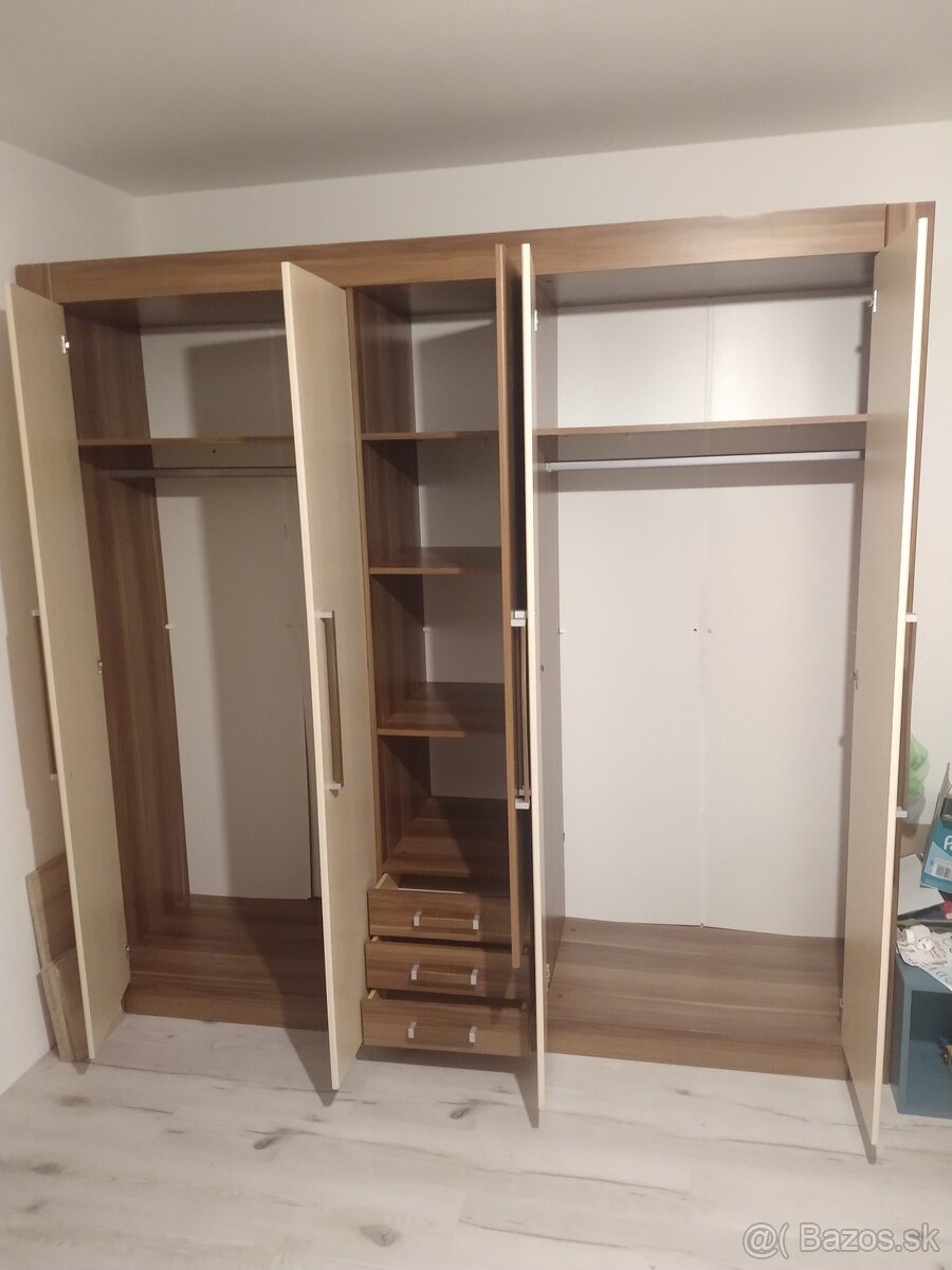 Šatníková skriňa - 2
