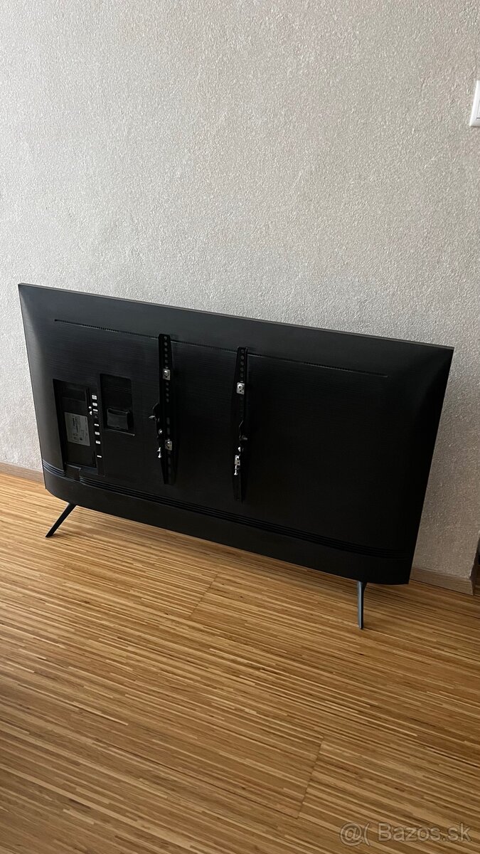 50” Samsung 4K UHD Smart TV - 2