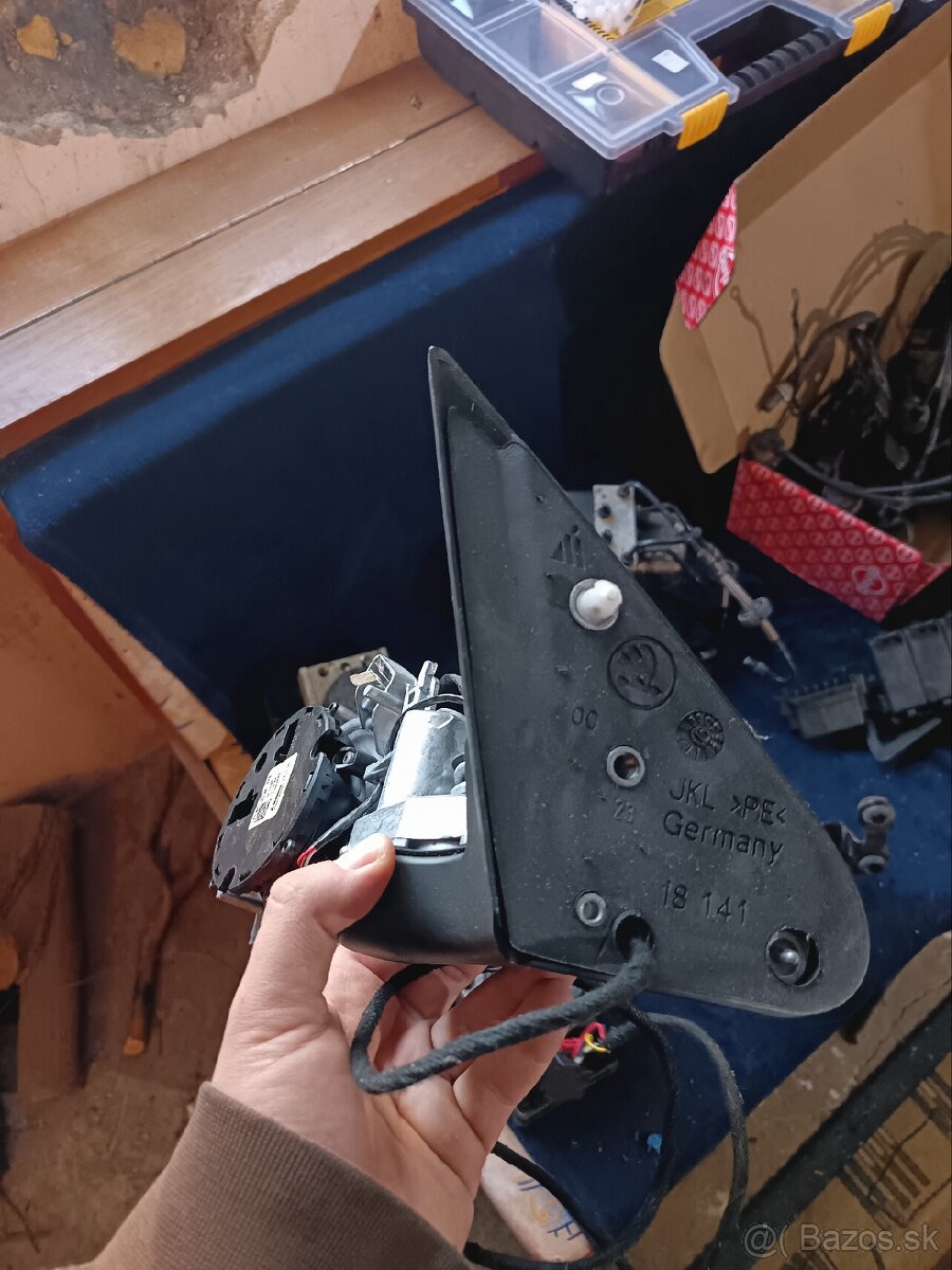 Predám Základ pre spetné zrkadlo 1Z1 Octavia 2 - 2