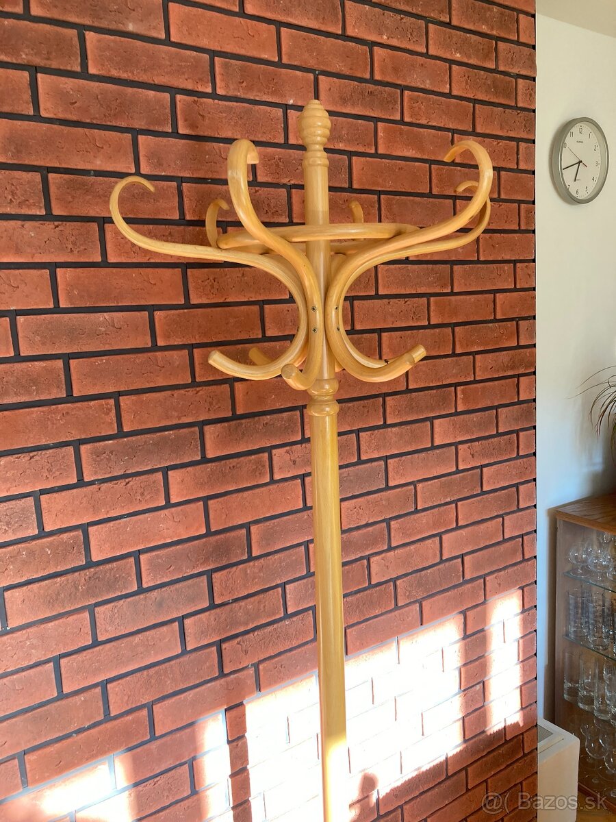 Stojanový vešiak - 2