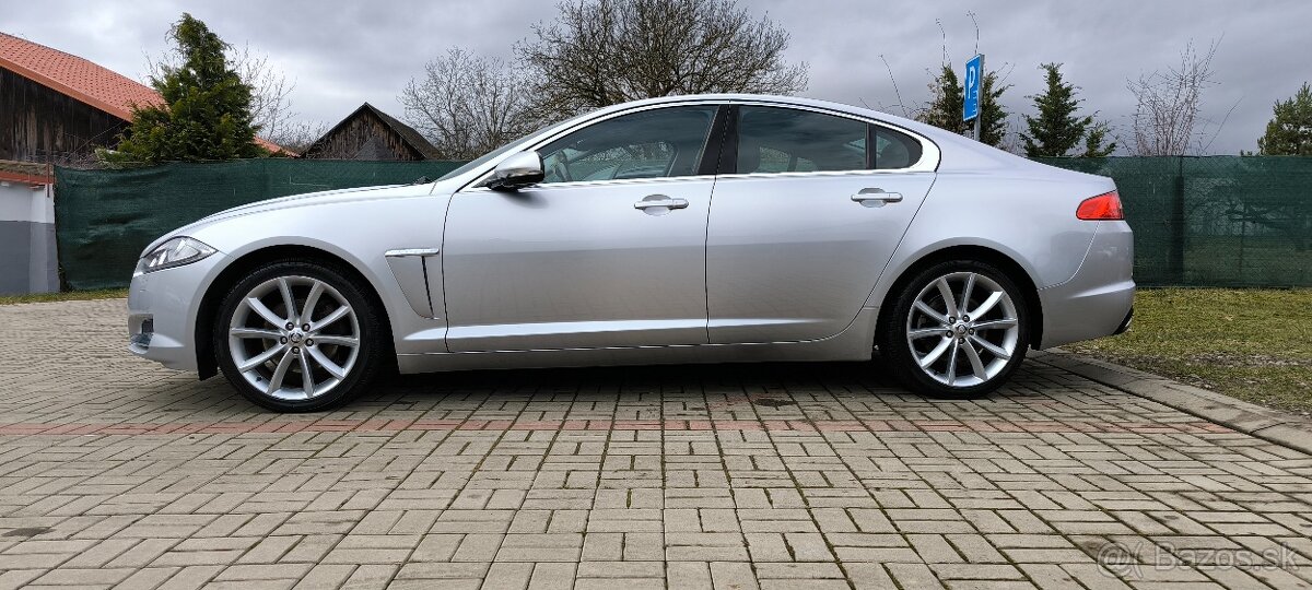 Jaguár XF - 2