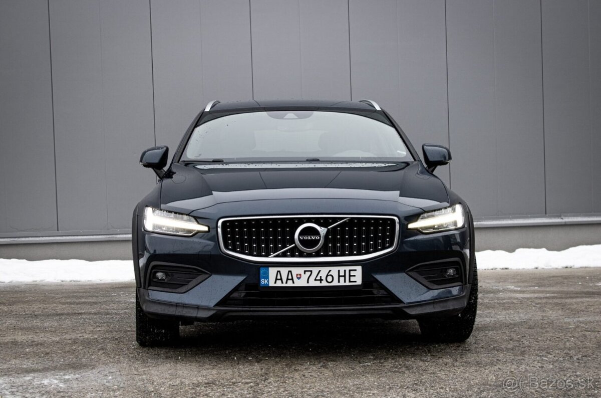 Volvo V60 Cross Country D4 AWD Pro AUTO. - 2