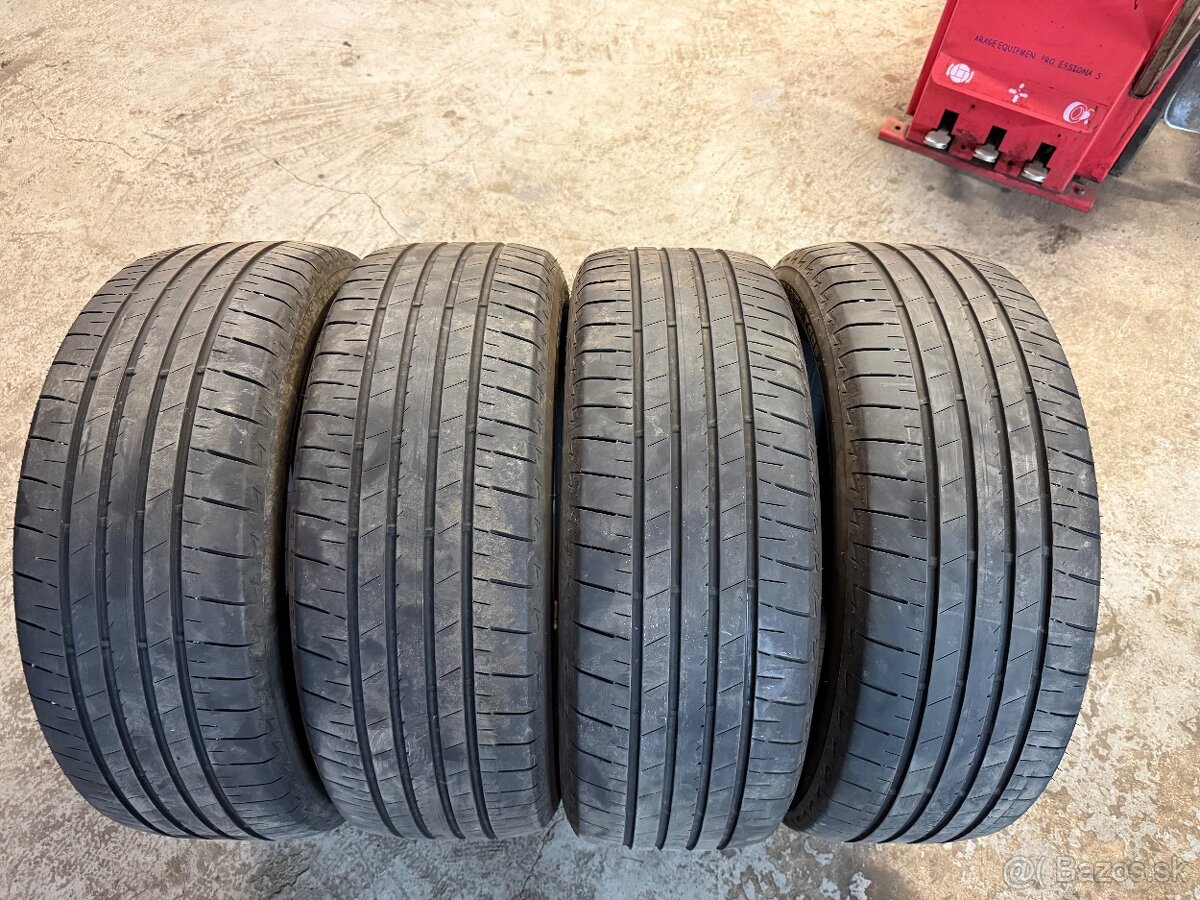 215/55 R18 - 2
