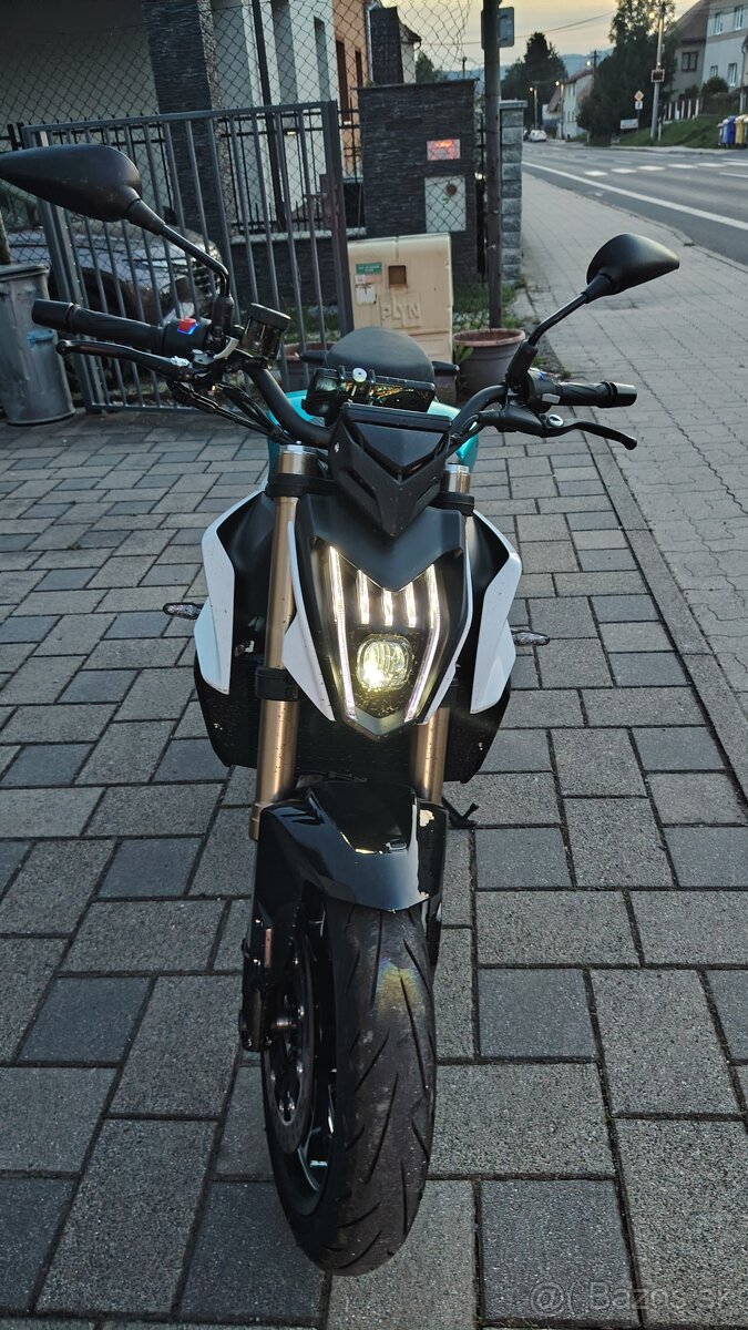 QJ Moto 550 - 2