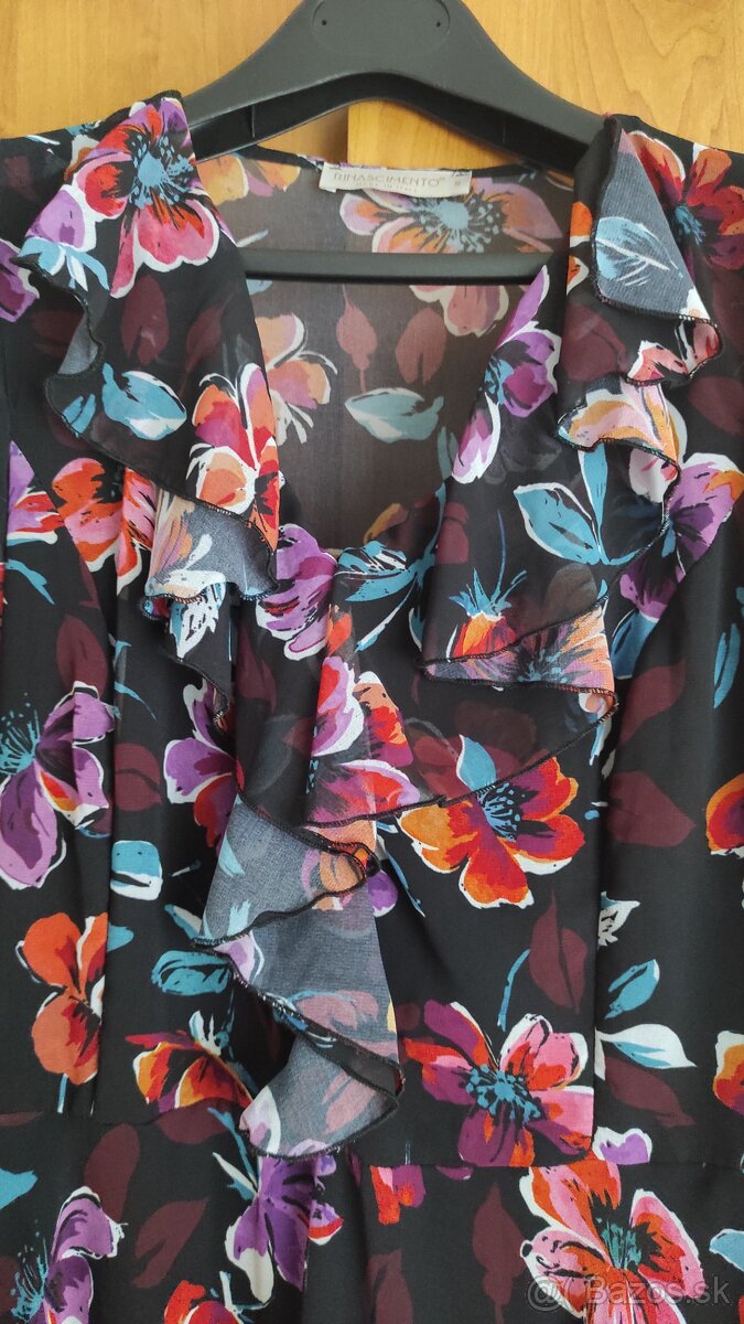 Krásne kvetové šaty Rinascimento - 2