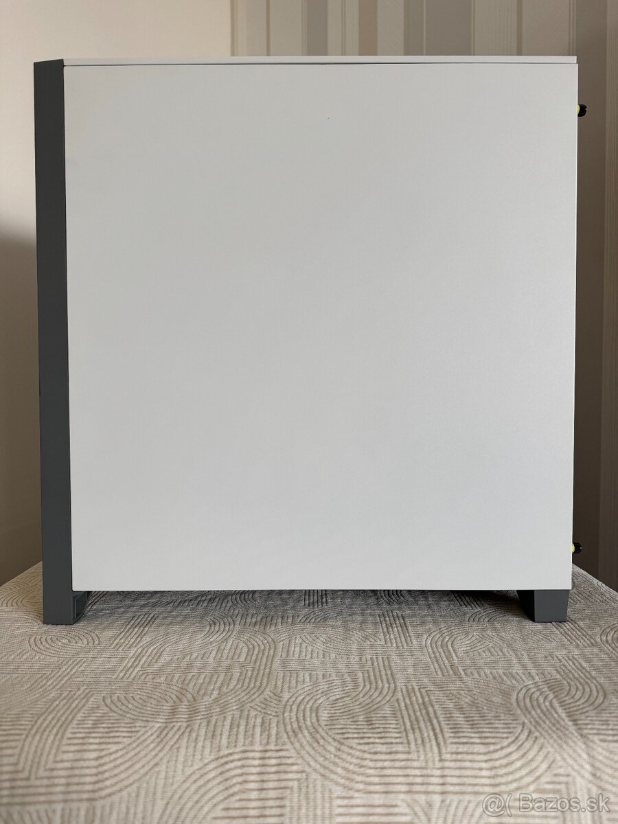 Predám PC skrinku Corsair iCUE 4000X RGB Biela - 2