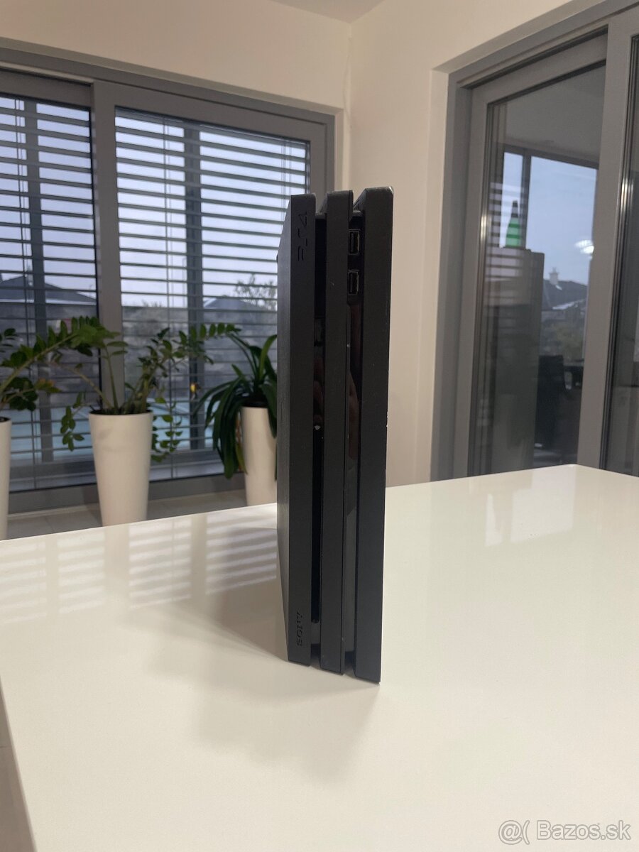 Playstation 4 pro - 2