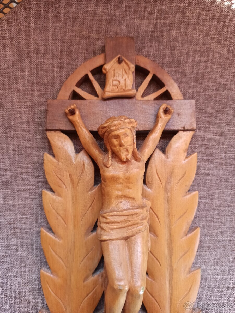 Predaj dreveného ručne vyrezávaného kríža - 2