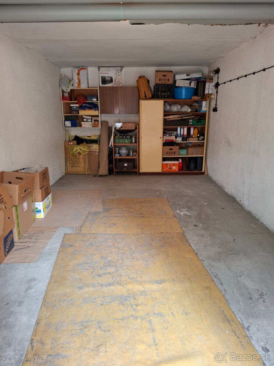 Predám garáž v Bratislave - Dúbravke. - 2
