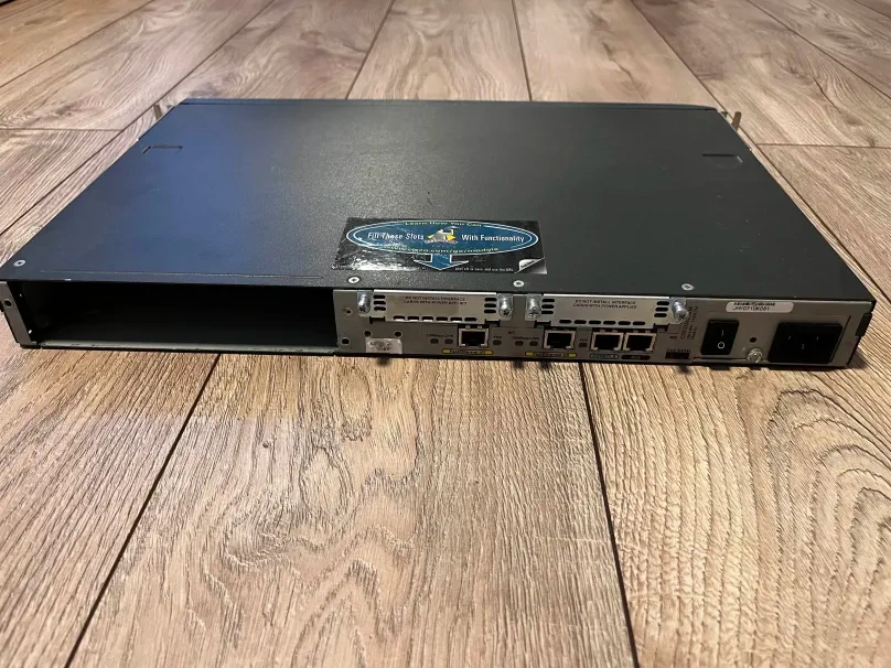 Predám Cisco 2621XM - 2