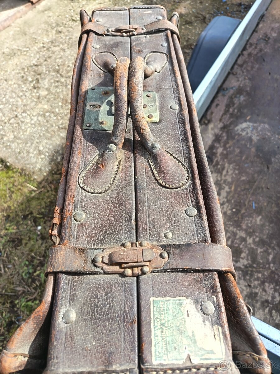 Cestovateľský kožený kufor. - 2