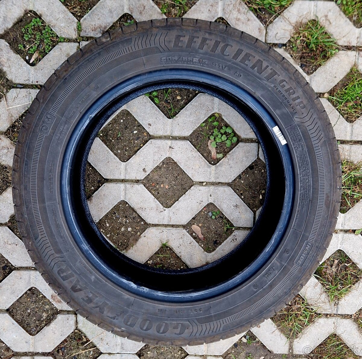 205/55r16 Goodyear Efficient Grip - 2