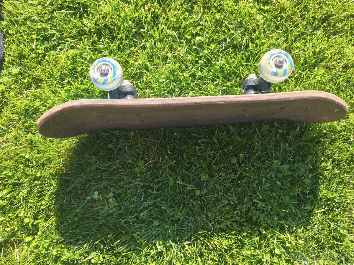 Detský skateboard – modrý s čarodejníkom - 2