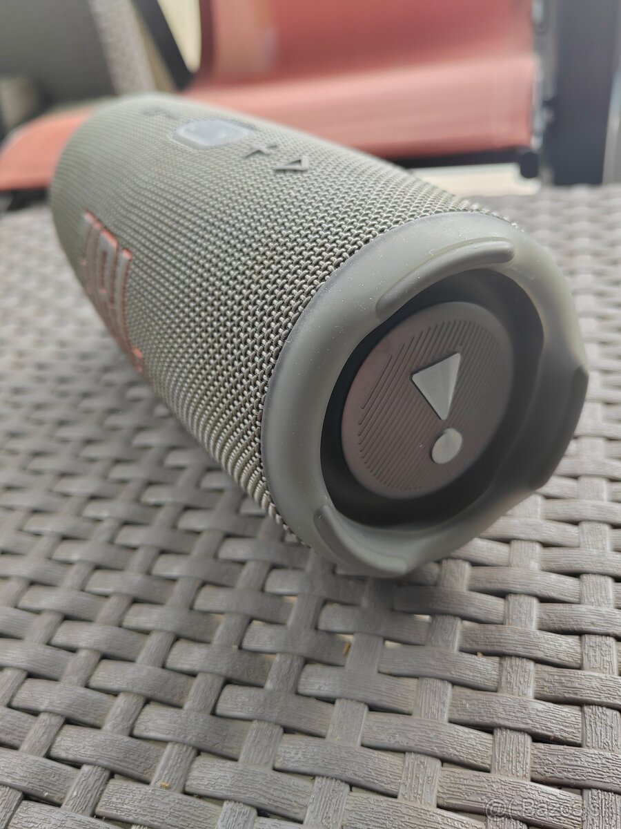 JBL CHARGE 5 SIVÝ - 2