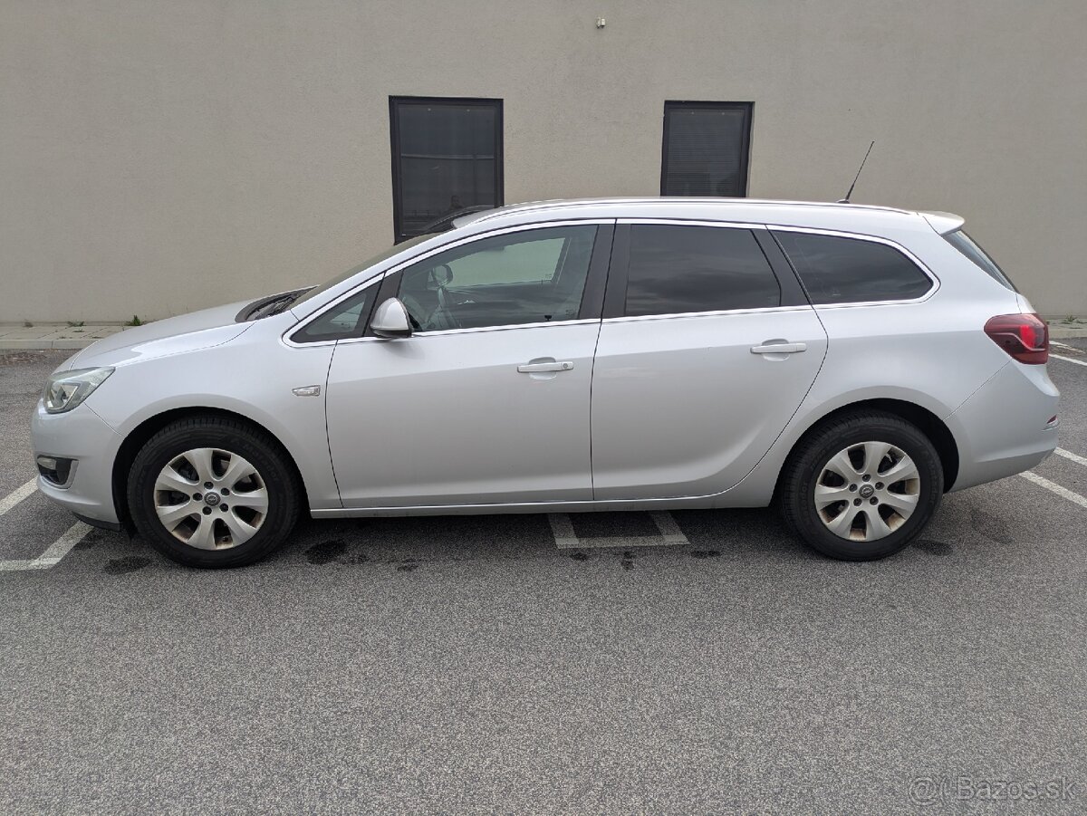 Opel Astra Sport Tourer kombi - 2