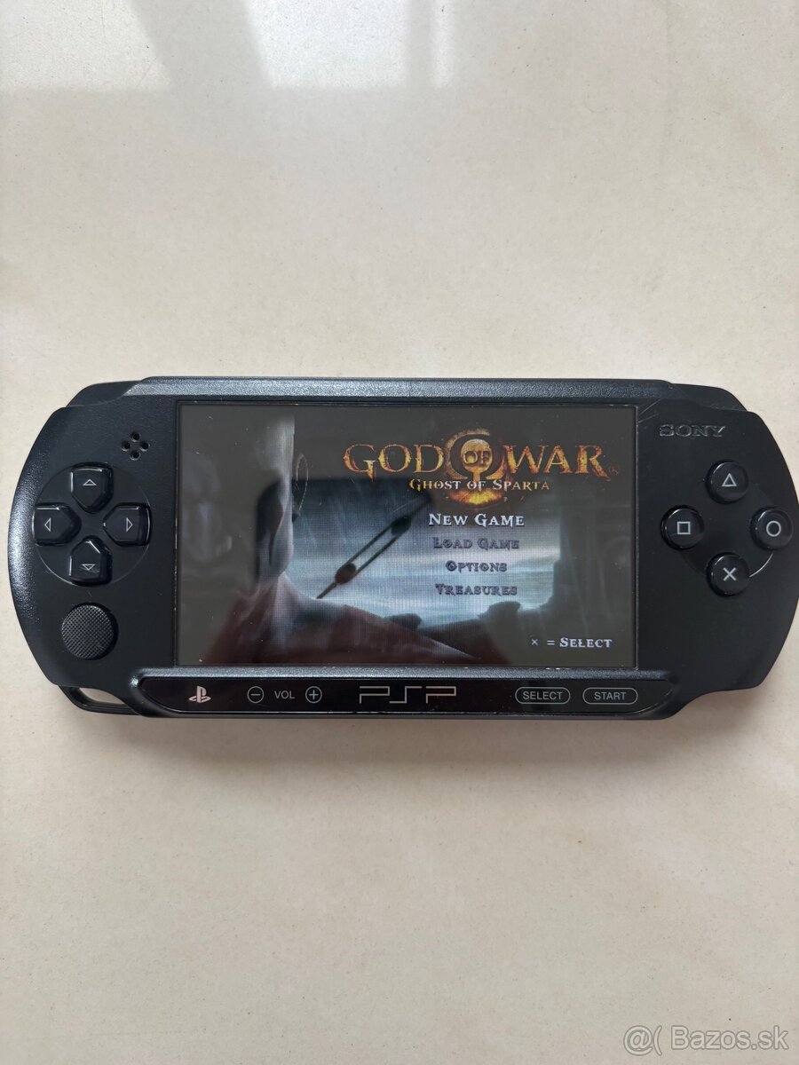 Playstation Portable (PSP) 1004-E Street + God Of War - 2