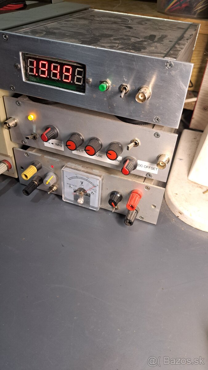 Laboratórny zdroj 2x30V a Generátor signálu - 2