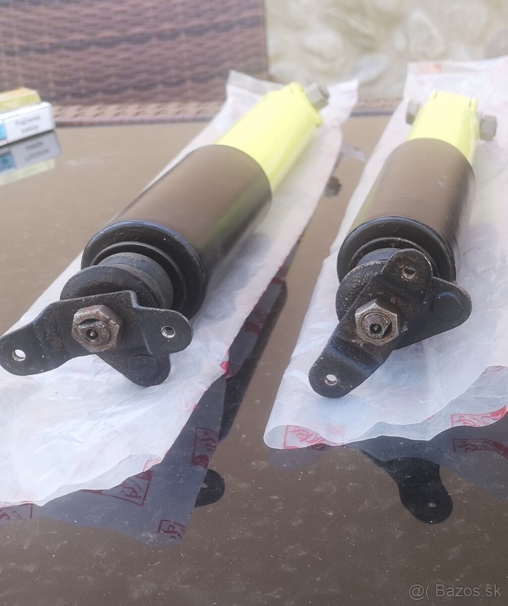 Mitsubishi Pajero 3dv. - originál predné tlmiče - 2