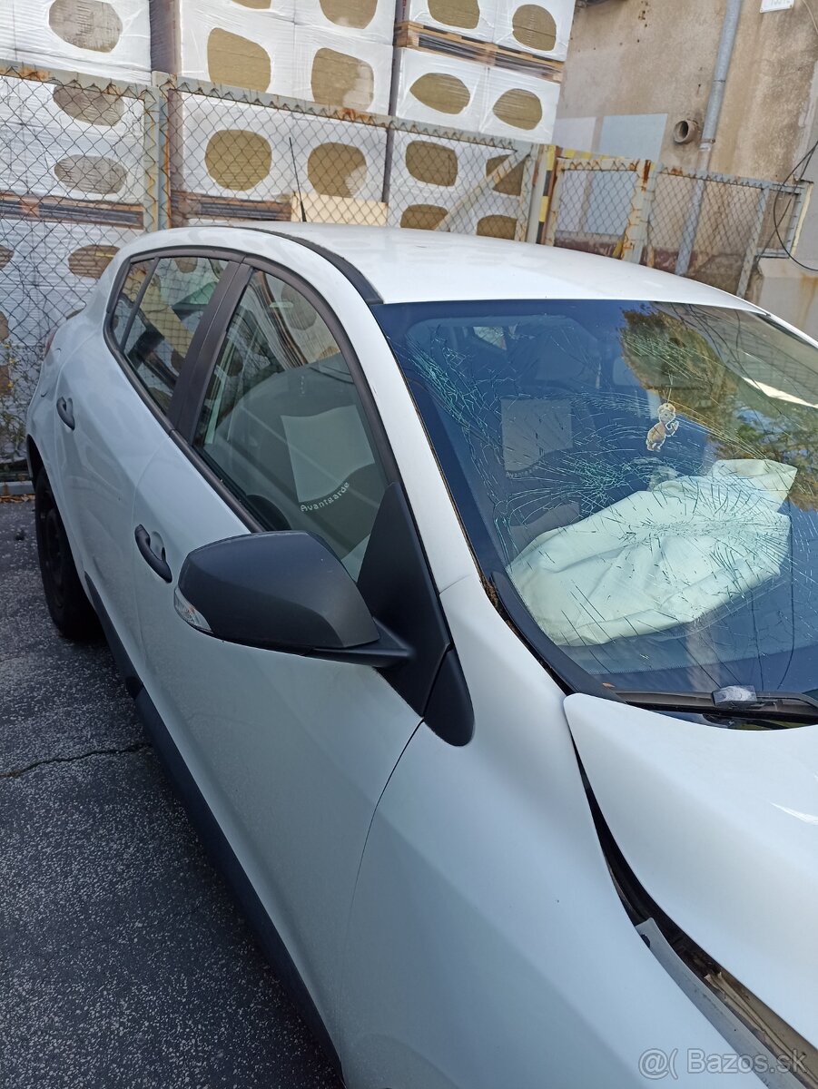 Predám Renault Megane na súčiastky v celku - 2