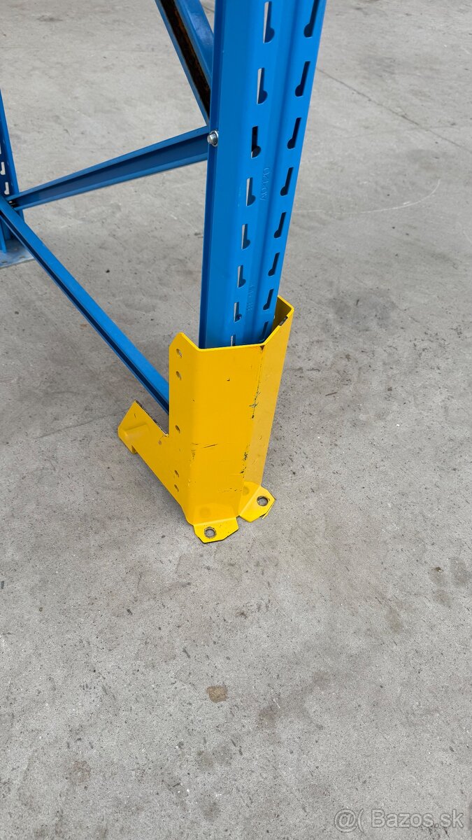 Paletove regaly s drotenym rostom - 2