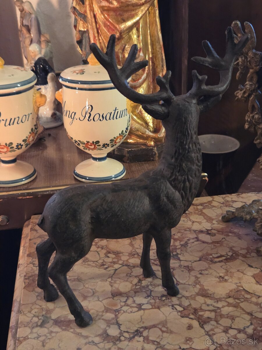 Liatinová soška jeleňa - 2
