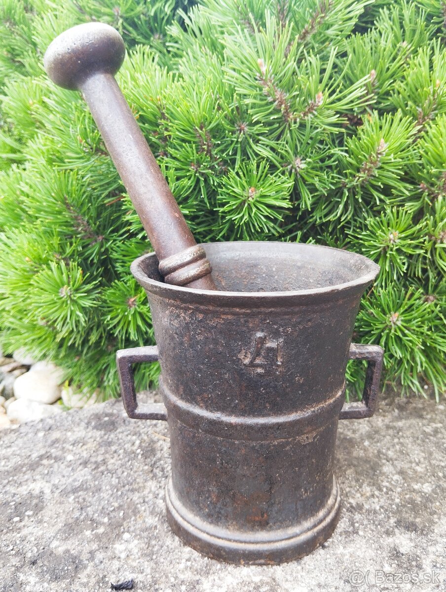 Velký hmoždíř s uchy a tloukem - 2