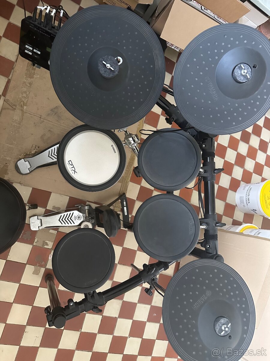 Predám elektronickú bicia súpravu Yamaha DTX502 - 2