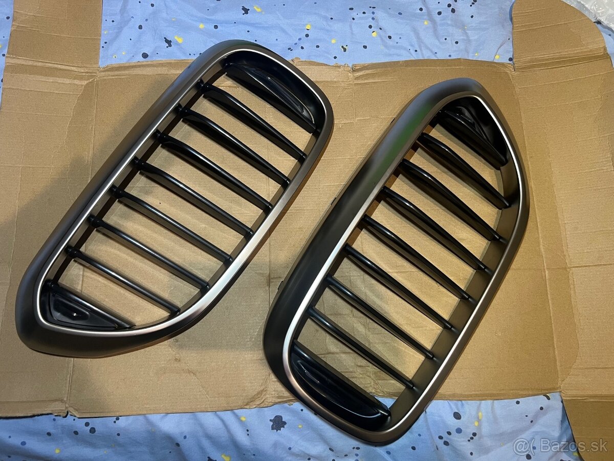 BMW G30 - mriežky / ľadvinky / grill - 2