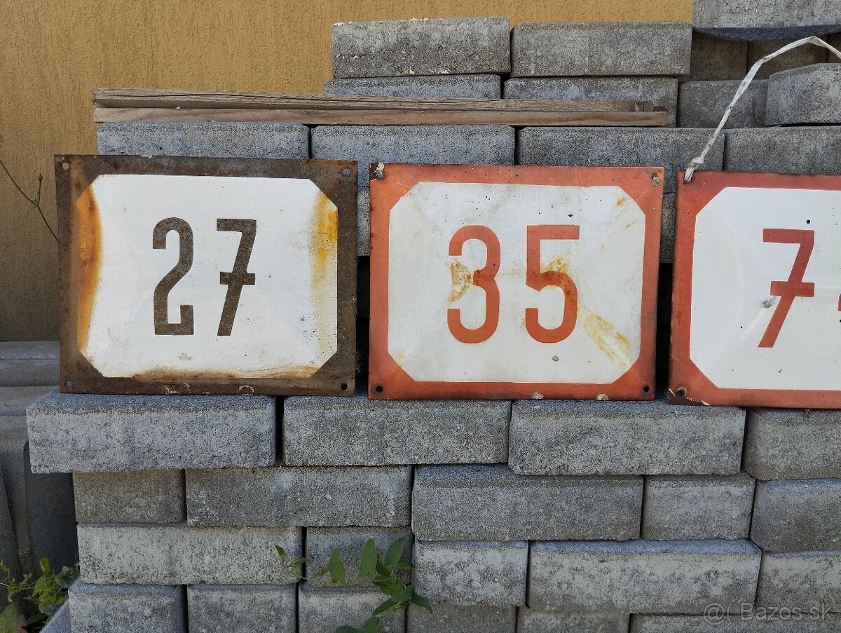Smaltované tabuľky - čísla na dom: 35, 74, 586 - 2