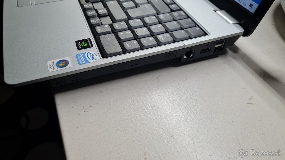 Starší polofunkčný notebook Medion - 2