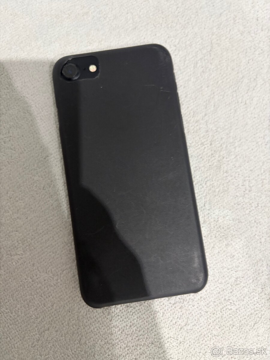 Predám iPhone 7 - 2