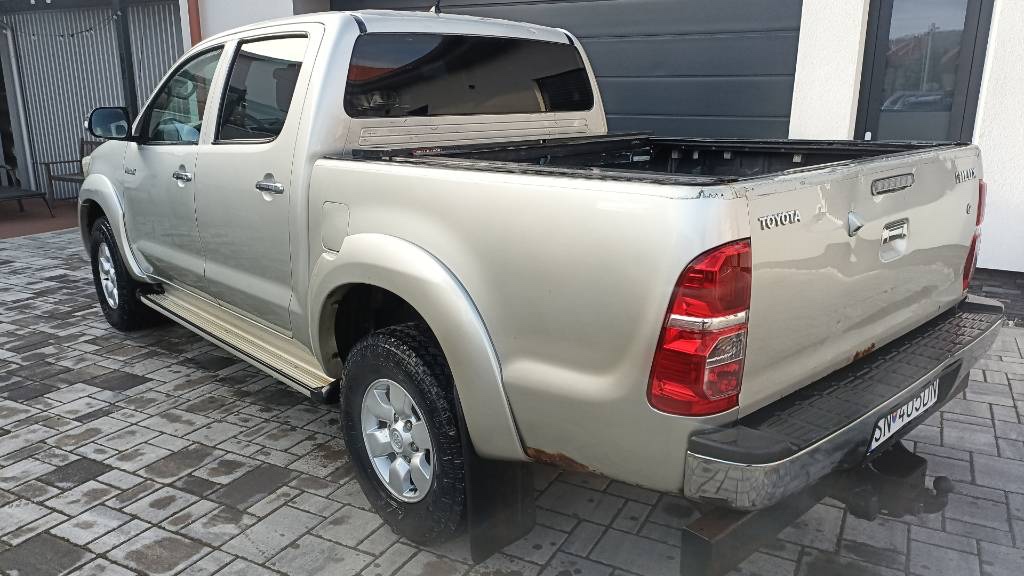 TOYOTA HILUX - NA PREDAJ / NA SPLATKY