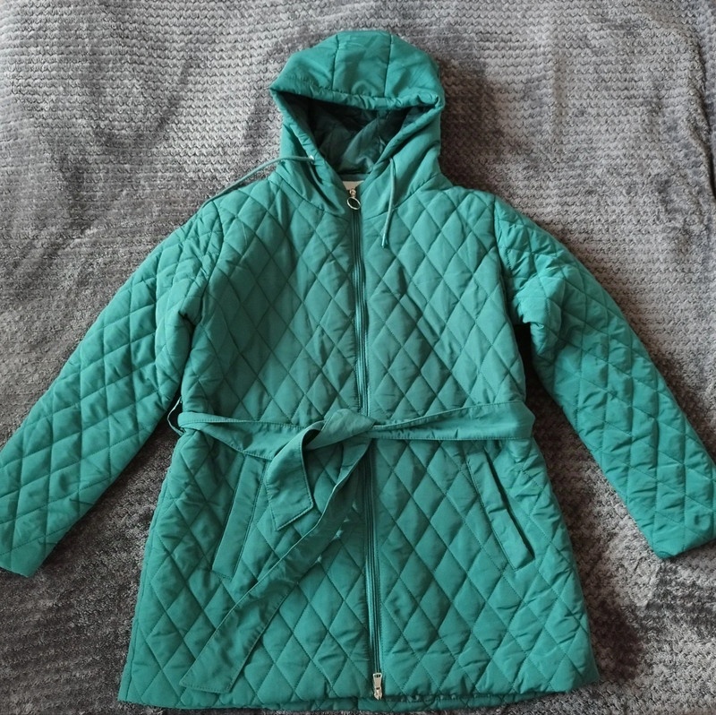 Smaragdovozelená prešívaná bunda s kapucňou - 2