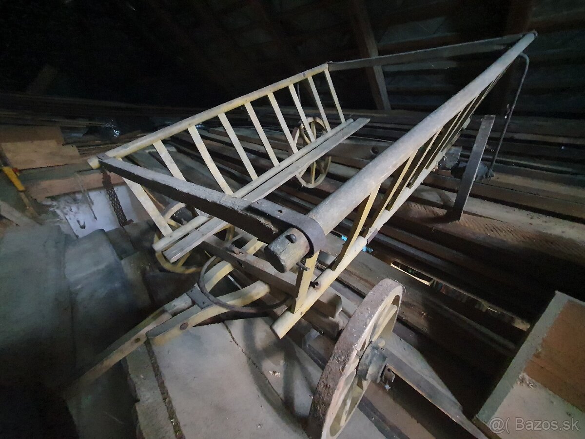 Predam maly dreveny voz rebrináčik. - 2