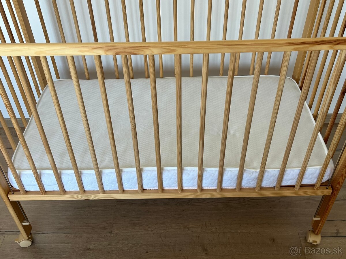 Detská postieľka s kolieskami a s matracom - 2