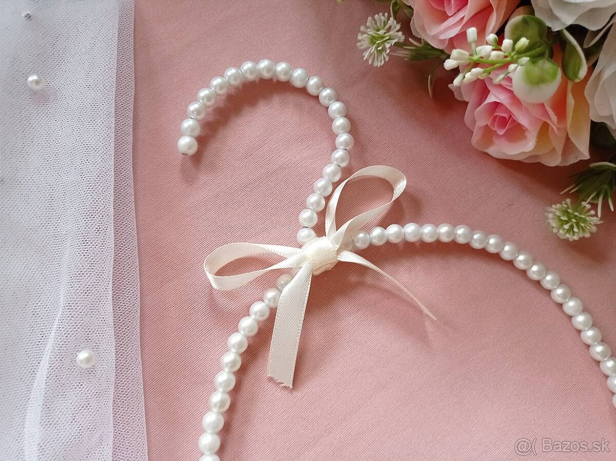 Kruhový vešiak z perlových korálok - 2