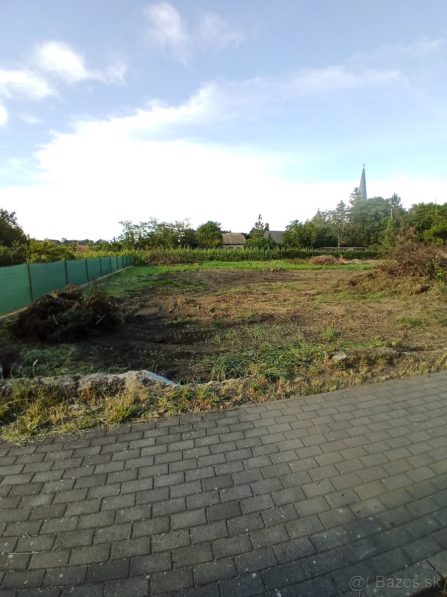 Krásny pozemok v centre mesta - 2