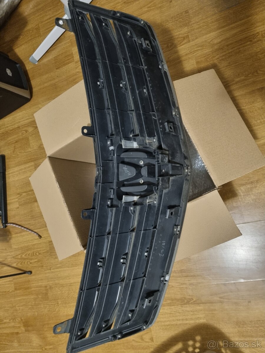 Honda Accord 8 predná maska - 2