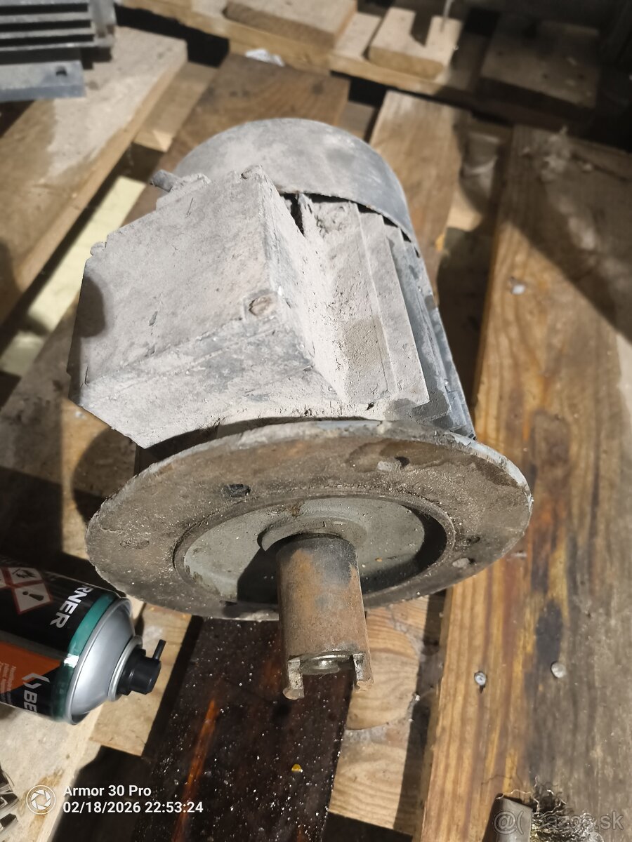 Elektromotor prírubový MEZ Mohelnice - 2