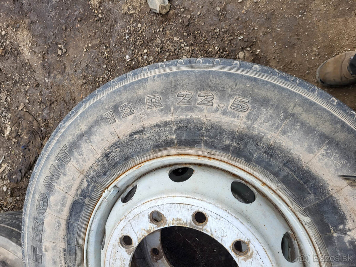 Ťahač kamion 22,5 disky s pneu Volvo - 2