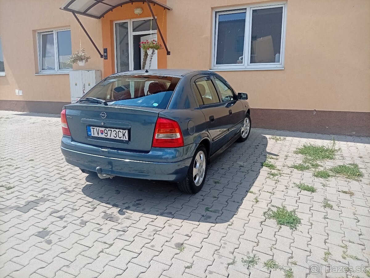 Opel Astra 1.4 benzín - 2