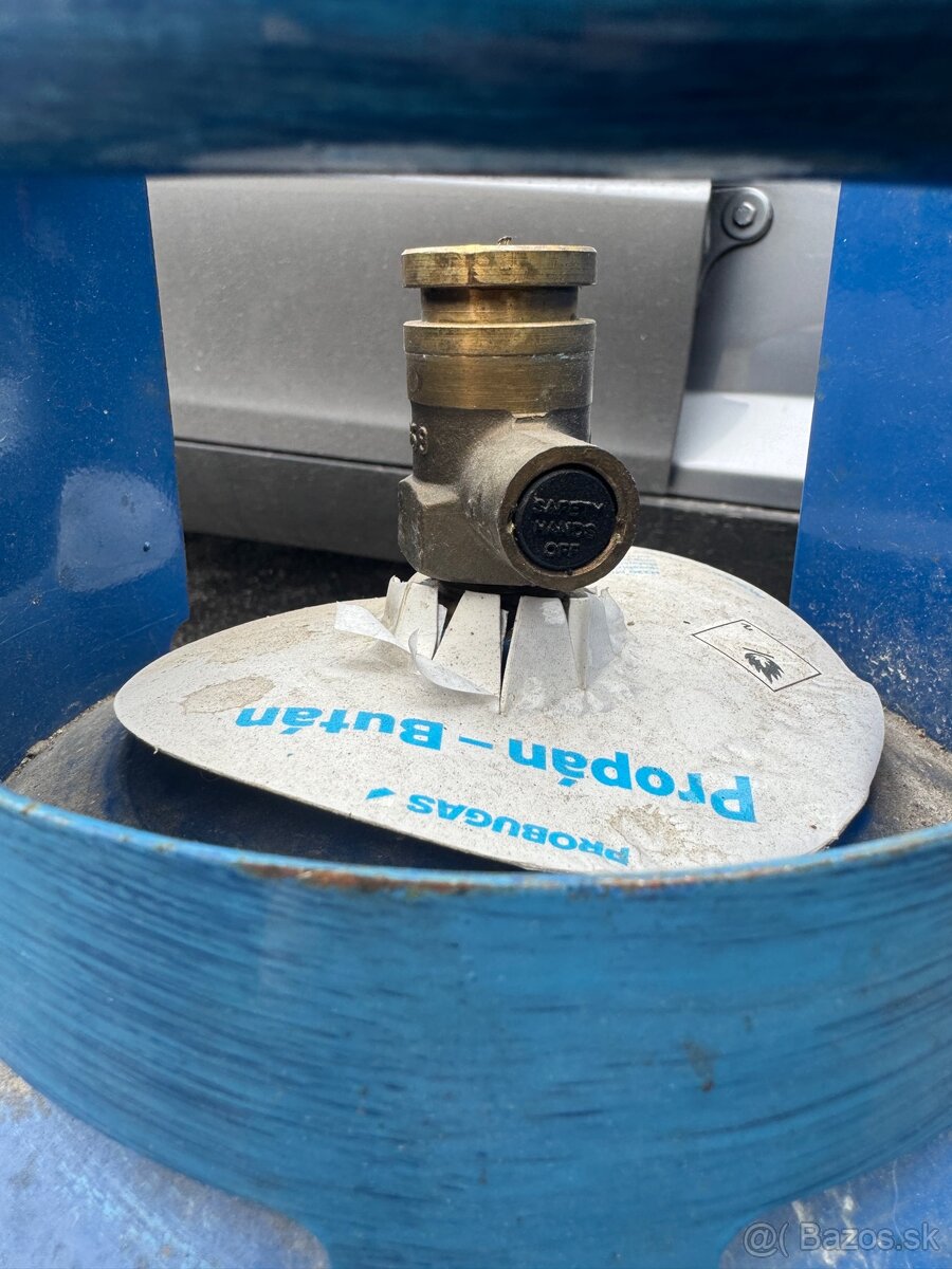 Predám plnú (zaplombovanú) 5l propanbutánovú fľašu - 2