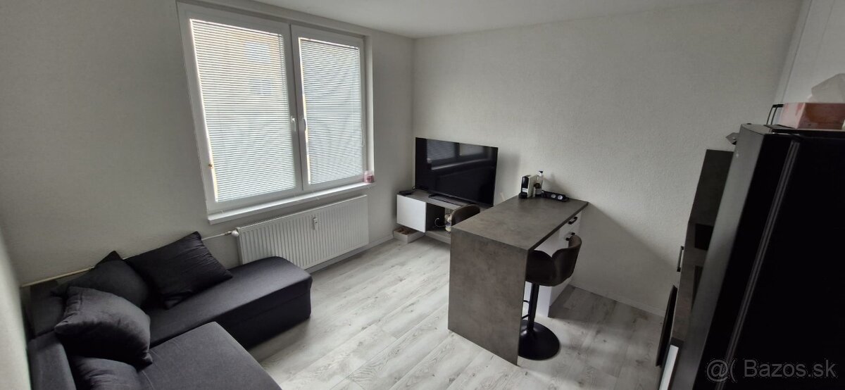 1izbový byt - juh Topoľčany 450eur - 2